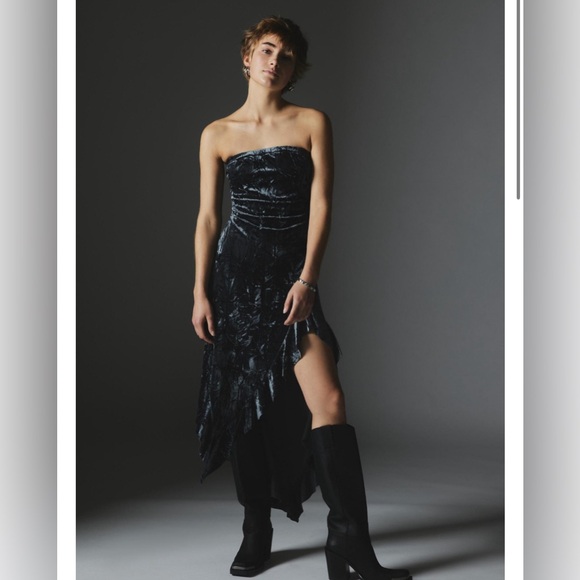 Urban Outfitters Dresses & Skirts - URBAN OUTFITTERS Silence + Noise Luna Velvet Strapless Midi Dress SZ Small NWT